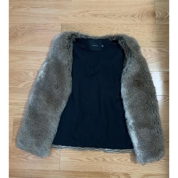 Faux fur vest - Picture 1 of 5